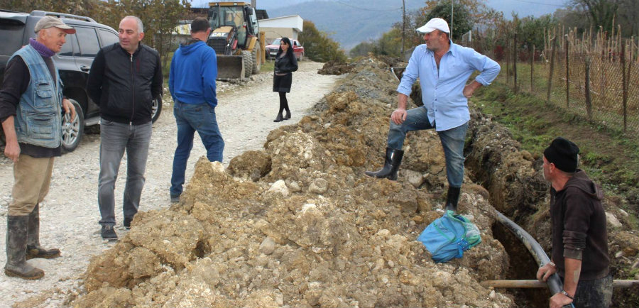 სოფელ საჩინოში სასმელი წყლის მაგისტრალებისა და ქსელების სარეაბილიტაციო სამუშაოები მიმდინარეობს