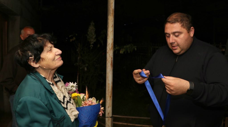 სენაკის მერმა ღვაწლმოსილი პედაგოგები დააჯილდოვა