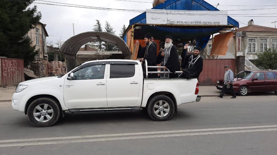 ზუგდიდში ქუჩების კურთხევა ამ წუთებშიც მიმდინარეობს