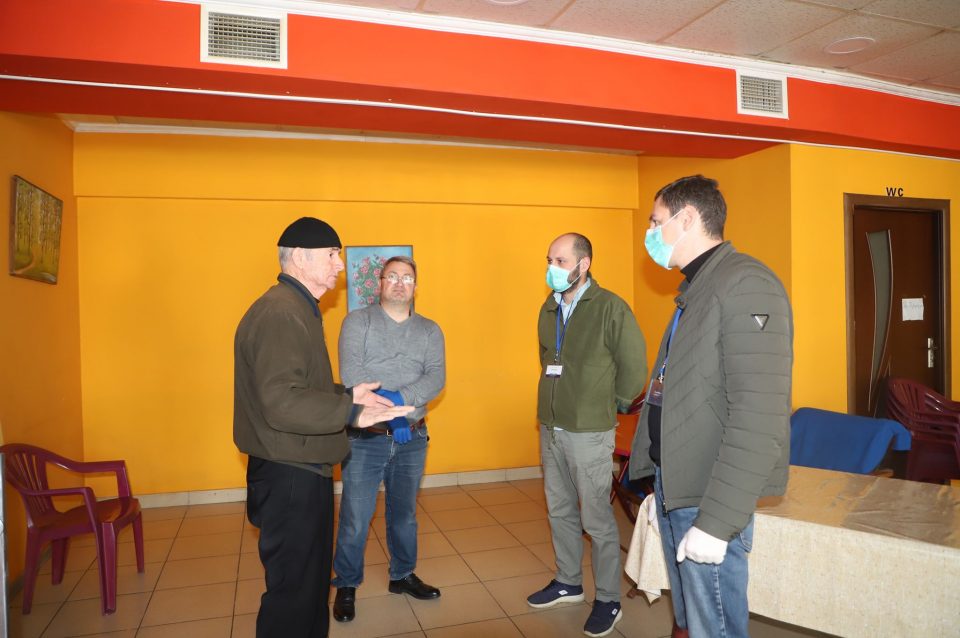 უფასო სასადილოს ბენეფიციარებს საკვები სახლში მიუტანეს