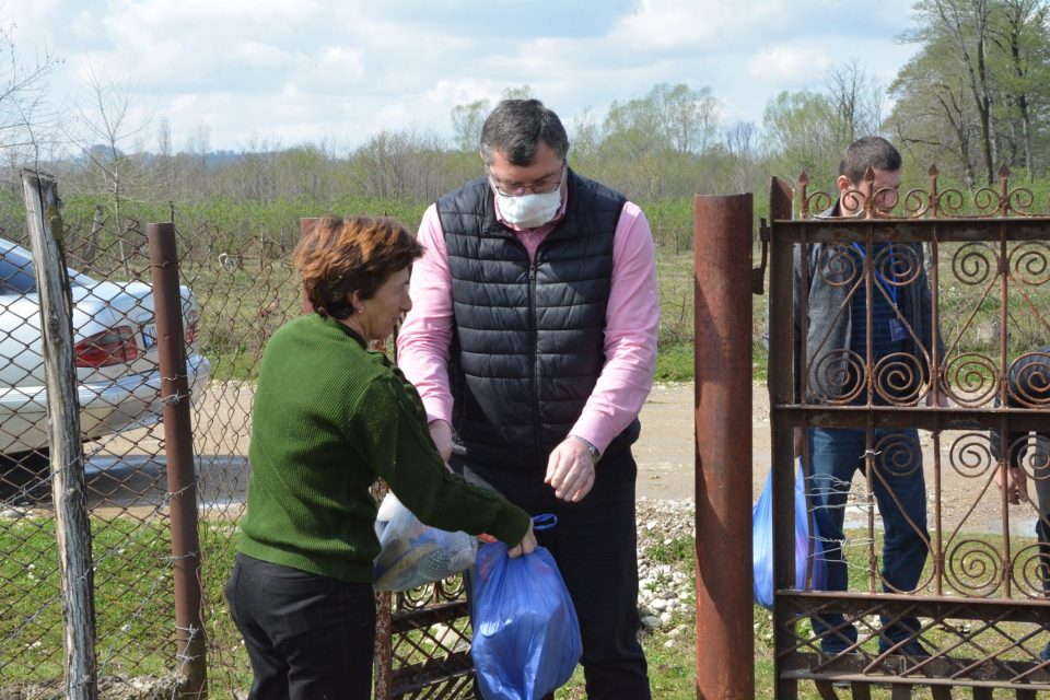 ჩხოროწყუს მერმა მოწყვლად ჯგუფებს საკვები პროდუქტი მიუტანა