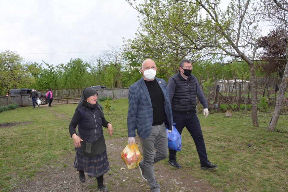 ჩხოროწყუში მოწყვლადი ჯგუფებისთვის სასურსათო პროდუქტის დარიგება გრძელდება