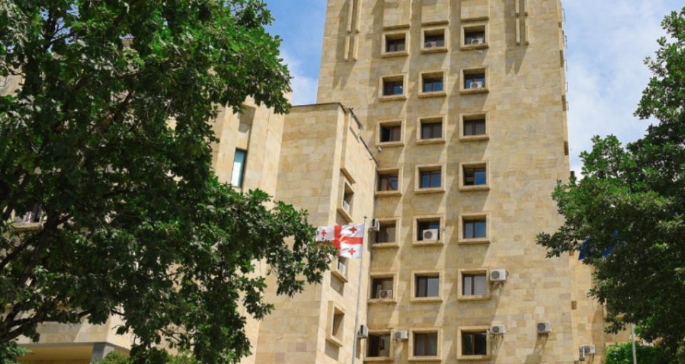 პროკურატურამ ქრთამის მიცემის ფაქტზე ადვოკატი დააკავა