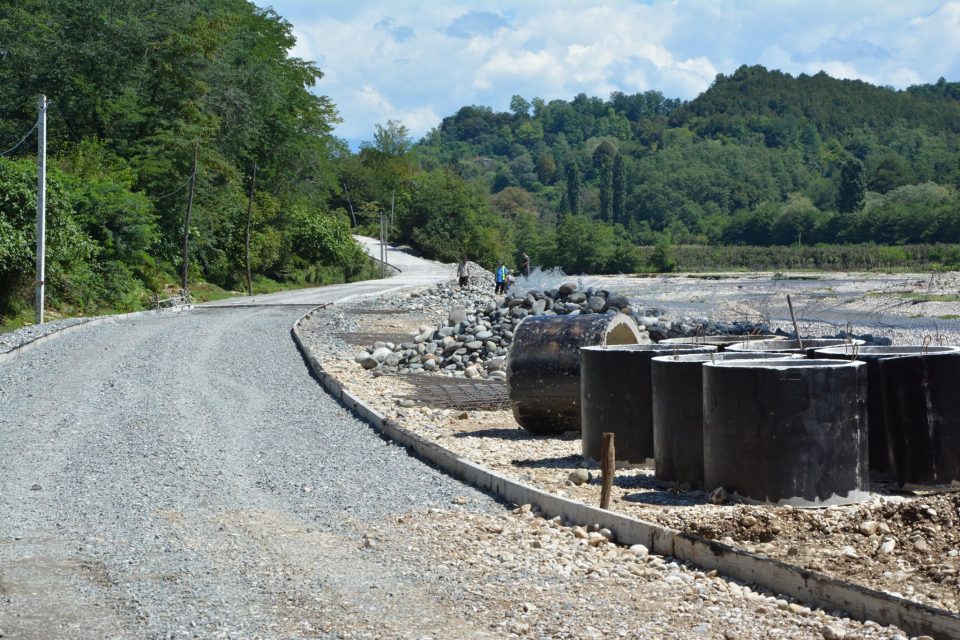 ჩხოროწყუს მუნიციპალიტეტში საგზაო ინფრასტრუქტურის მოწყობა მიმდინარეობს