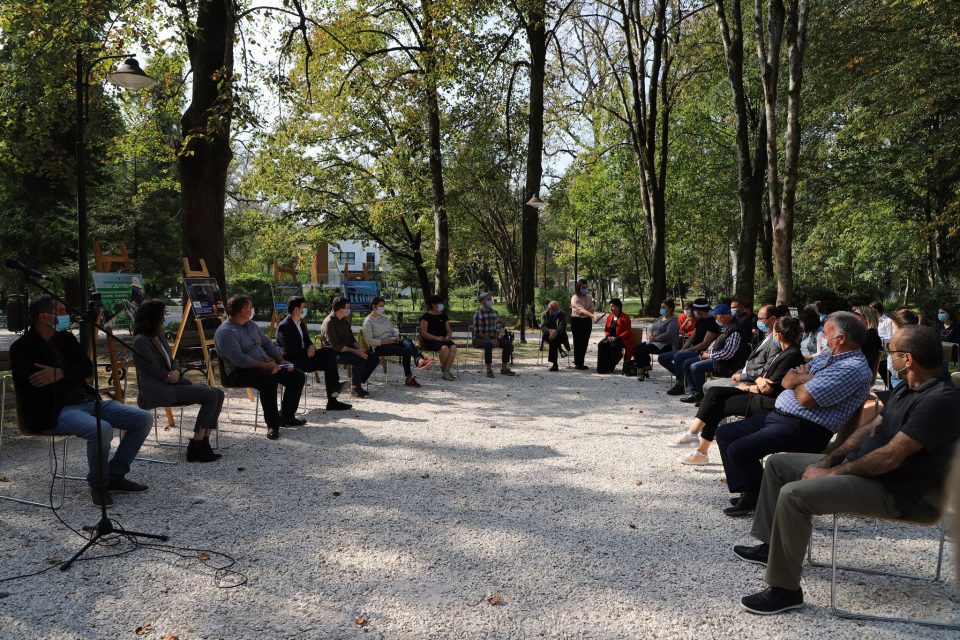 ზუგდიდში პროექტის „სახელმწიფო-შენი პარტნიორი“ ფარგლებში მეწარმეებთან, ფერმერებთან და ახალგაზრდებთან საინფორმაციო შეხვედრა გაიმართა
