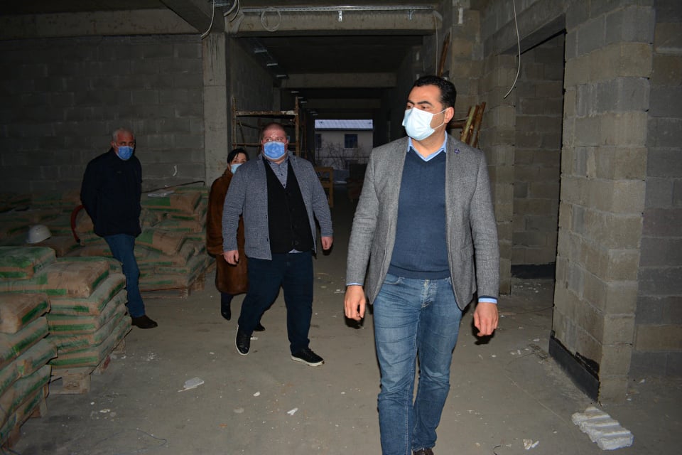 ალექსანდრე მოწერელიამ წალენჯიხაში, 150 მოსწავლეზე გათვლილი სკოლის მშენებლობა დაათვალიერა