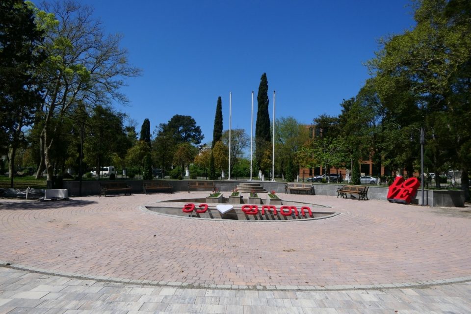 ფოთის ცენტრალურ პარკში სარეაბილიტაციო სამუშაოები დასრულების ეტაპზეა