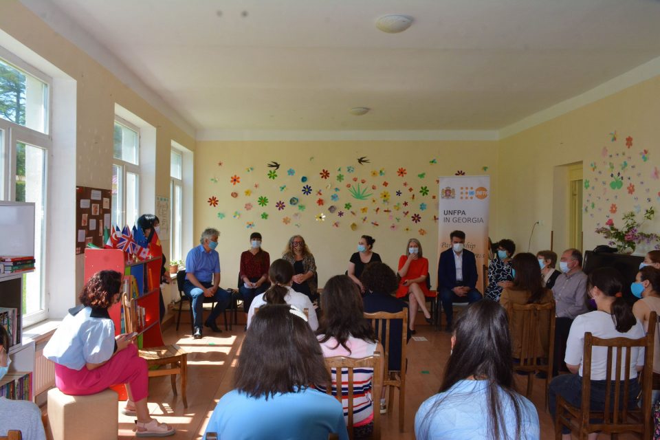 კოკის საჯარო სკოლაში გაეროს მოსახლეობის ფონდმა თანასწორობის კუთხე გახსნა