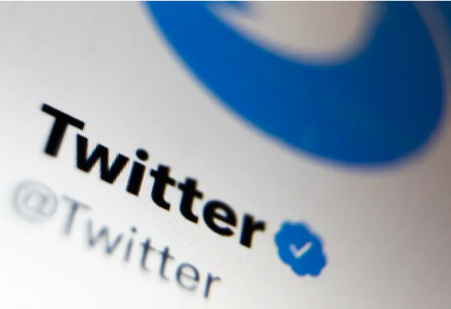 Twitter-მა ვერიფიცირების დამადასტურებელი ლურჯი სიმბოლოების 8 დოლარად გაყიდვა შეაჩერა