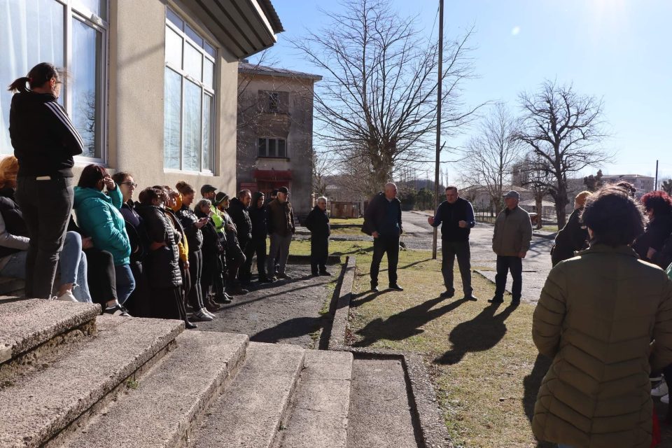 წალენჯიხის მერი ფოცხოეწერის დასახლებაში მოქალაქეებს შეხვდა