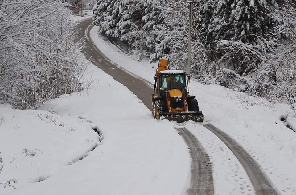ზუგდიდის მუნიციპალიტეტში თოვლისგან საავტომობილო გზების გაწმენდითი სამუშაოები აქტიურად მიმდინარეობს