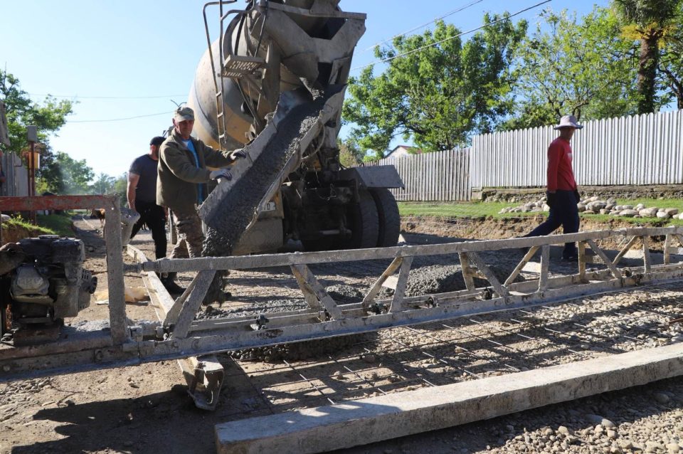 ცაიშში, გოგებაშვილის ქუჩაზე, ახალი გზის მოწყობის სამუშაოები მიმდინარეობს