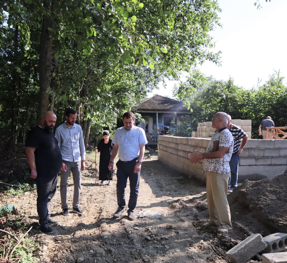 აბაშის მუნიციპალიტეტში ავარიული სახლების ნაცვლად ახალი სახლების მშენებლობა მიმდინარეობს