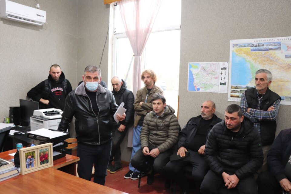 ხობის სოფლებში დასახლების კრებები და მოსახლეობასთან კონსულტაცია გაიმართა