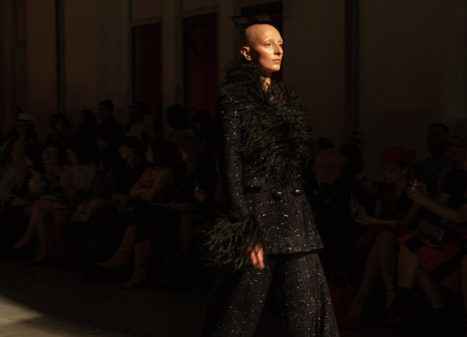 აფხაზმა მოდელმა ვიქტორია კვიცინიამ მილანის ჩვენება დახურა