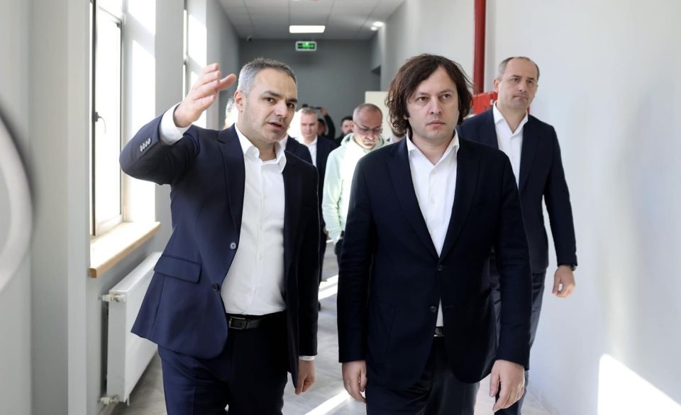 პრემიერ-მინისტრი ფოთის მერვე სკოლაში იმყოფებოდა