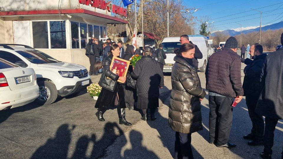 ოკუპირებულ აფხაზეთში დაღუპული დების ნათესავებს ენგურზე გამარტივებული წესით ატარებენ