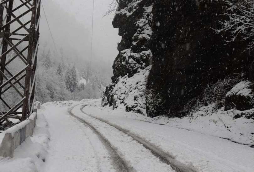 დიზი-უშგულის მონაკვეთზე მსუბუქი ავტოტრანსპორტისთვის დაწესებული შეზღუდვა მოცურების საწინააღმდეგო ჯაჭვებით მოძრაობაზე მოიხსნა