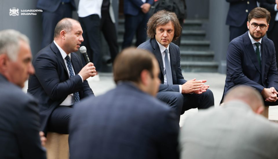 პრემიერ-მინისტრი ფოთში ახალგაზრდებს შეხვდა