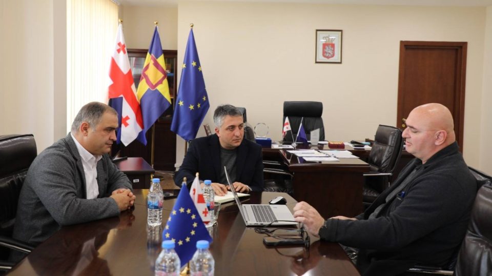 დავით კოდუამ სოკარ გაზის წარმომადგენელთან ზამთრის სეზონის დაწყებამდე ბუნებრივ აირზე მომუშავე გამათბობლების მონიტორინგის საკითხები განიხილა